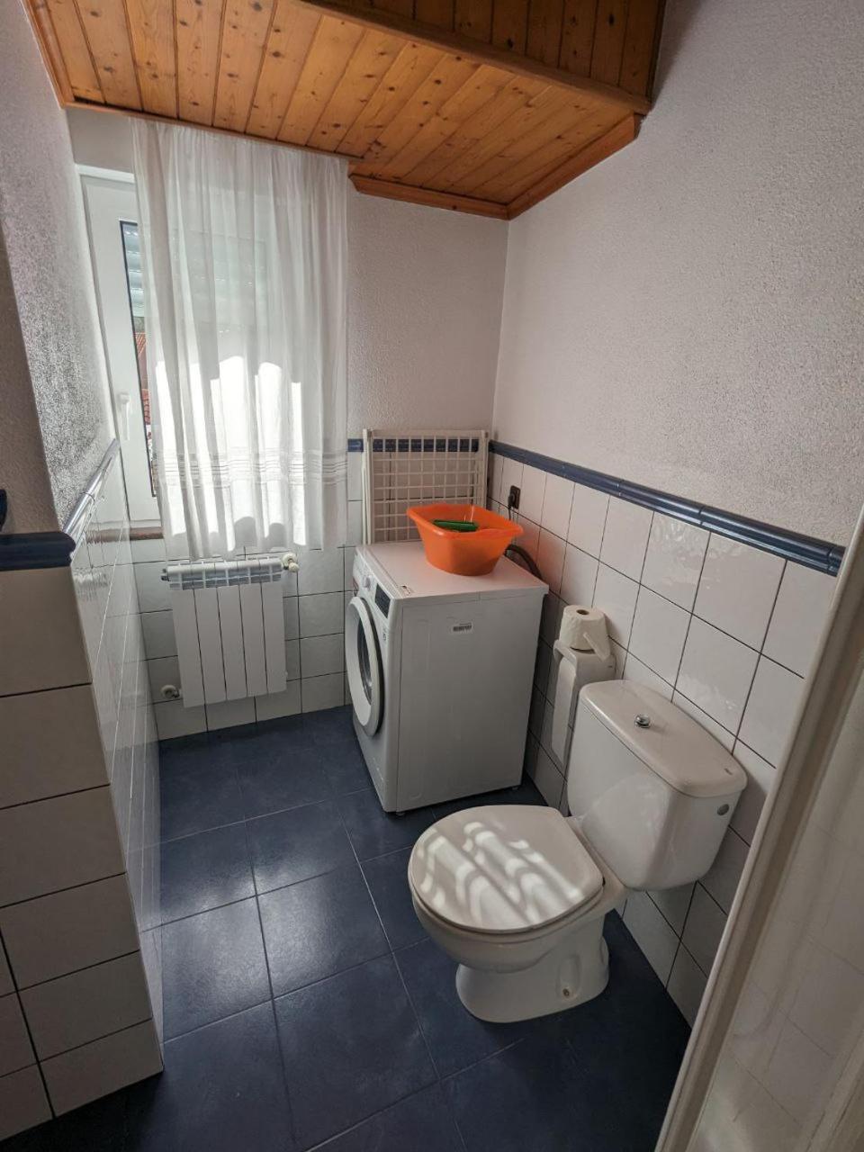 Vivienda Turistica Vacacional Maricarmen Hotel Arou Kültér fotó