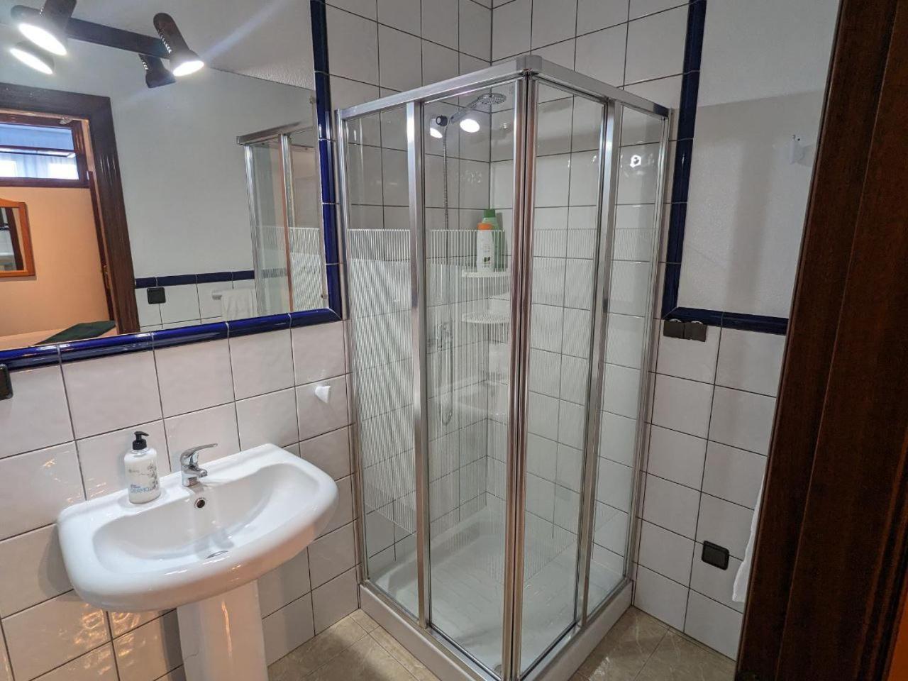 Vivienda Turistica Vacacional Maricarmen Hotel Arou Kültér fotó