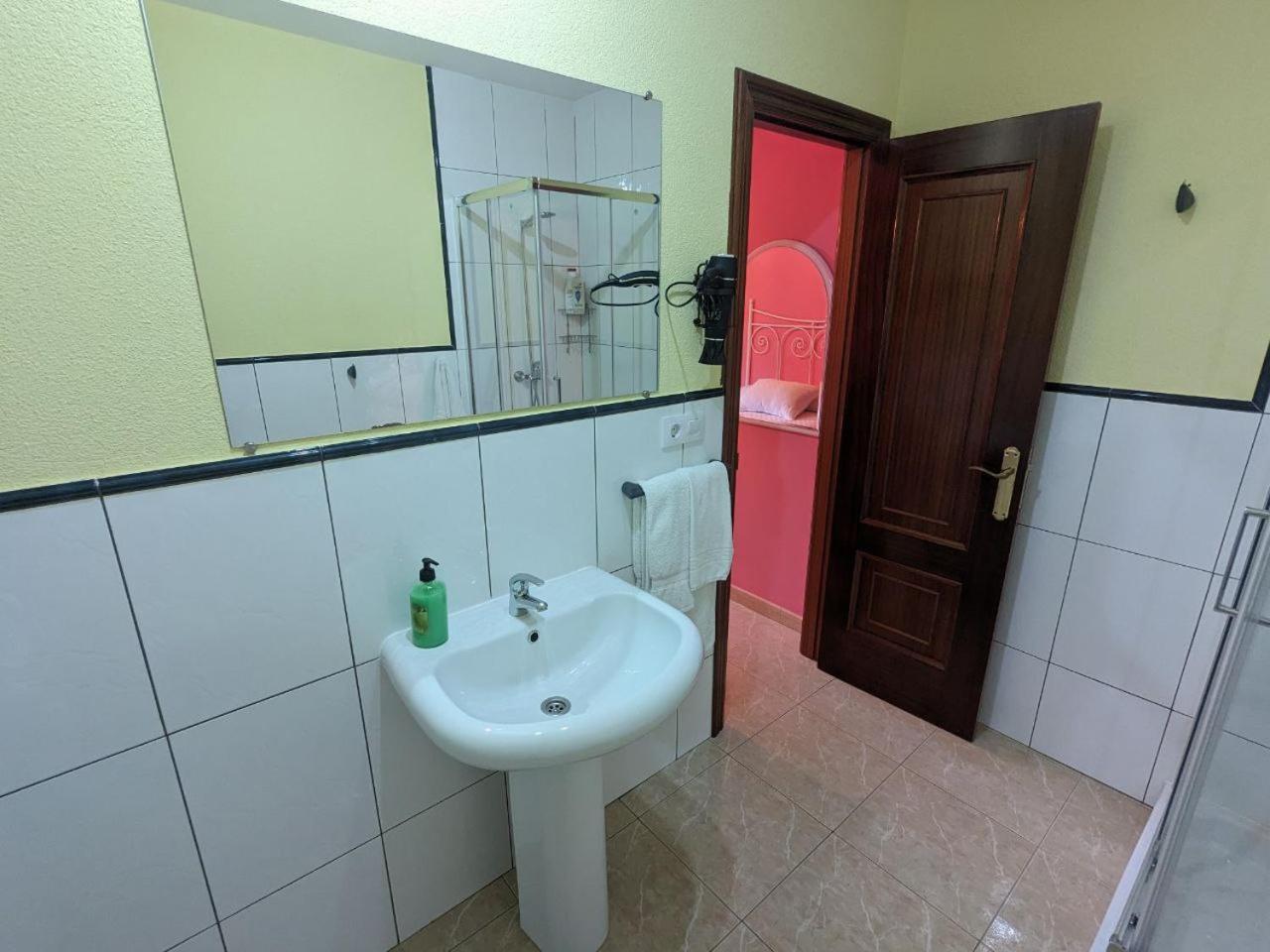 Vivienda Turistica Vacacional Maricarmen Hotel Arou Kültér fotó